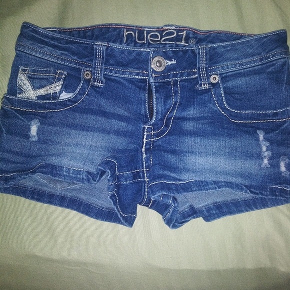 Shorts - Picture 1 of 2